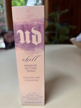 Urban Decay Chill Makeup Setting Spray — Lavender/Pastel Purple
